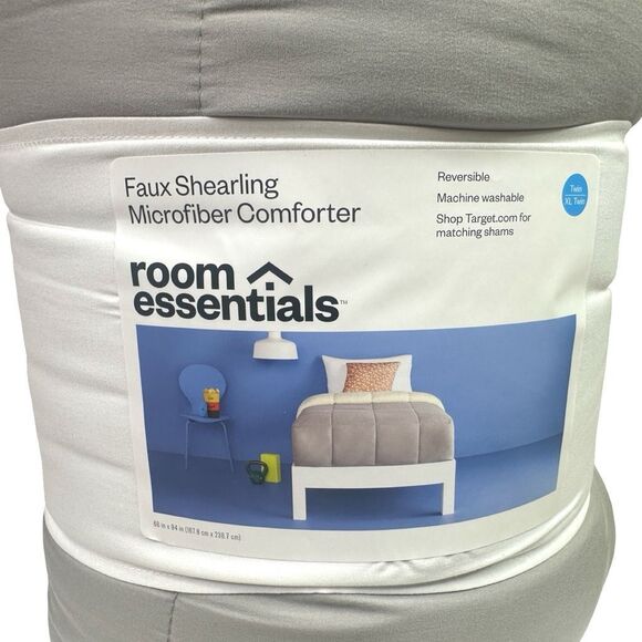 Room Essentials Reversible Faux Shearling Microfiber Comforter - Twin / Twin XL - Picture 2 of 3